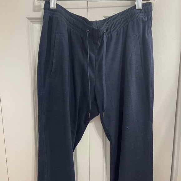 Old navy joggers - Picture 3 of 4